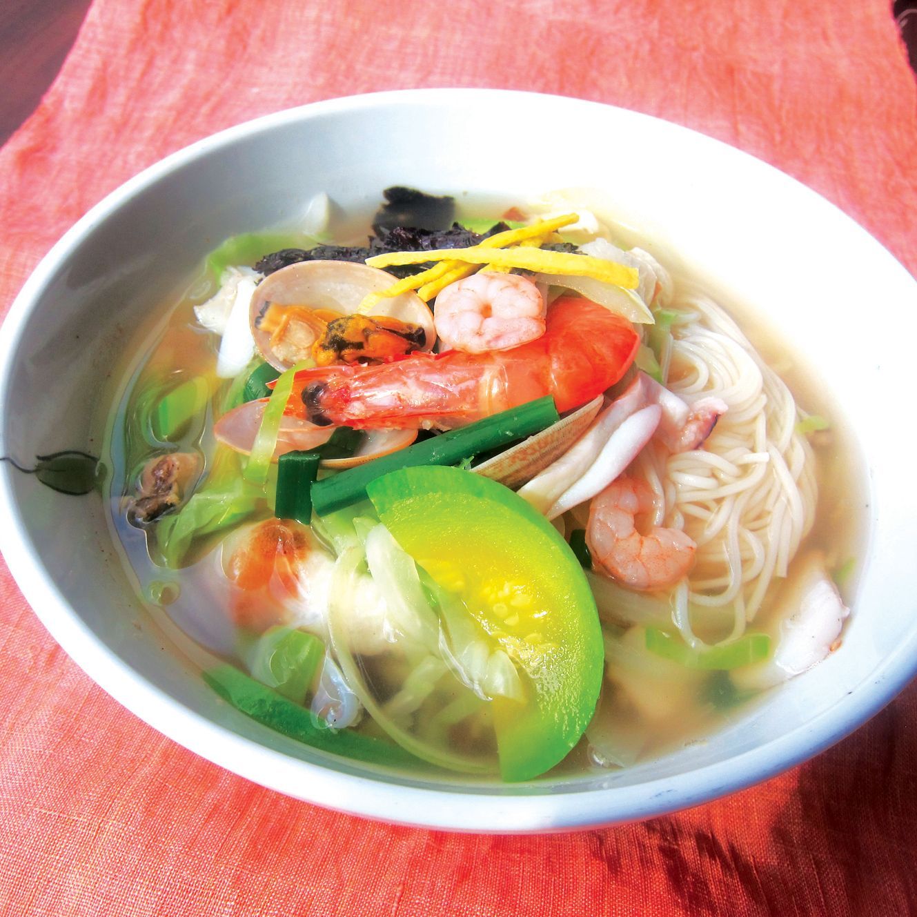 113 HaeMool OhnMyun (Noodles in Soup with Seafood & Vegetables)